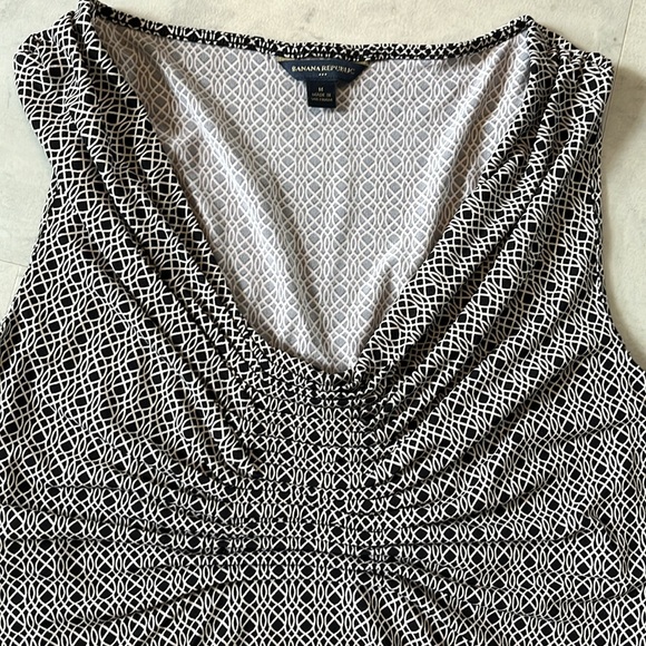 Banana republic  Blouse  sleeveless  silky  soft stretchy   Black/gray    size M - Picture 2 of 8